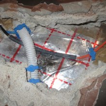 Another example of incorrect laying – the gooseneck has been placed across the connector, which prevented the sufficient flow of concrete over the connector and resulted in point overheating of the connector. Also, the cable is bent immediately after the connector
